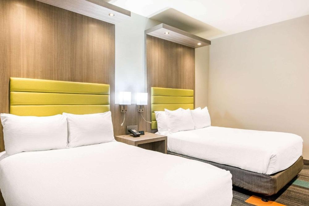 Rodeway Inn near Melrose Ave